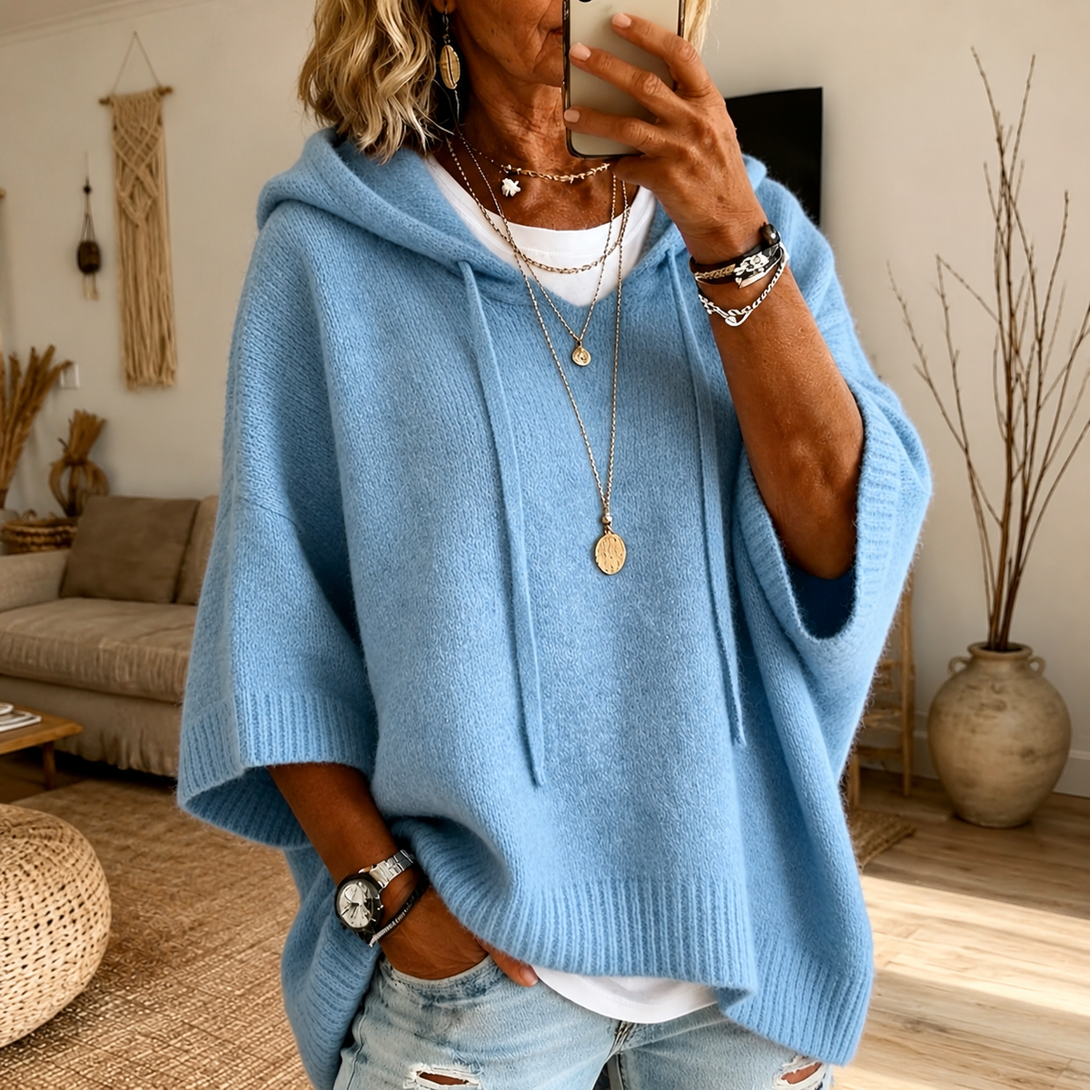 Lea — Poncho in Maglia con Cappuccio Azzurro Cielo