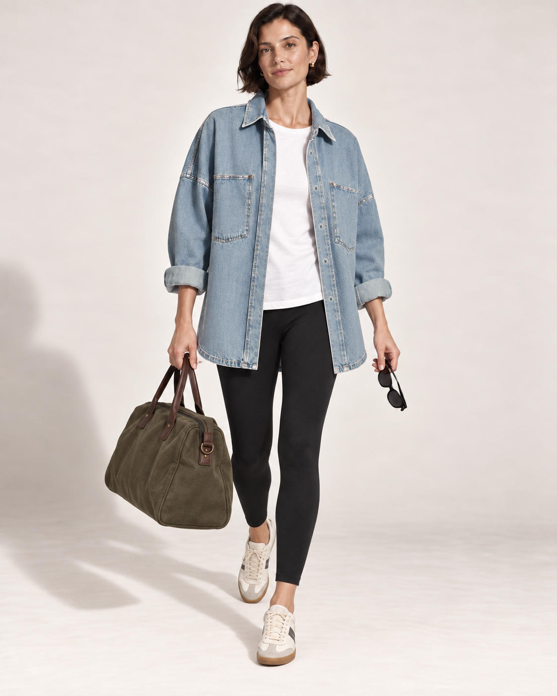 Giulia — Giacca Camicia in Denim in città